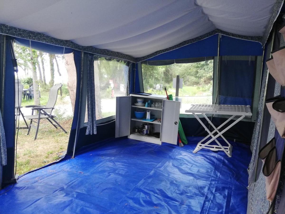 Hebergements Camping "Les Pieds Dans L'Eau" Крозон Экстерьер фото