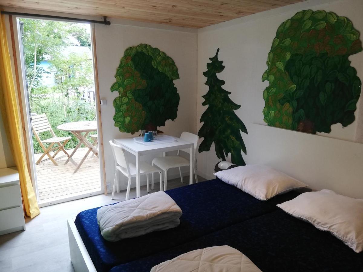 Hebergements Camping "Les Pieds Dans L'Eau" Крозон Экстерьер фото
