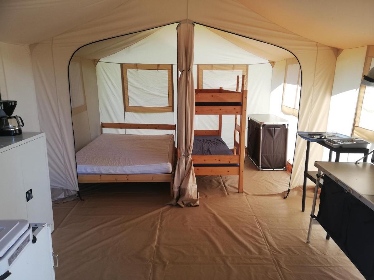 Hebergements Camping "Les Pieds Dans L'Eau" Крозон Экстерьер фото