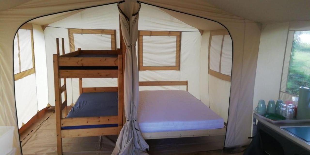 Hebergements Camping "Les Pieds Dans L'Eau" Крозон Экстерьер фото
