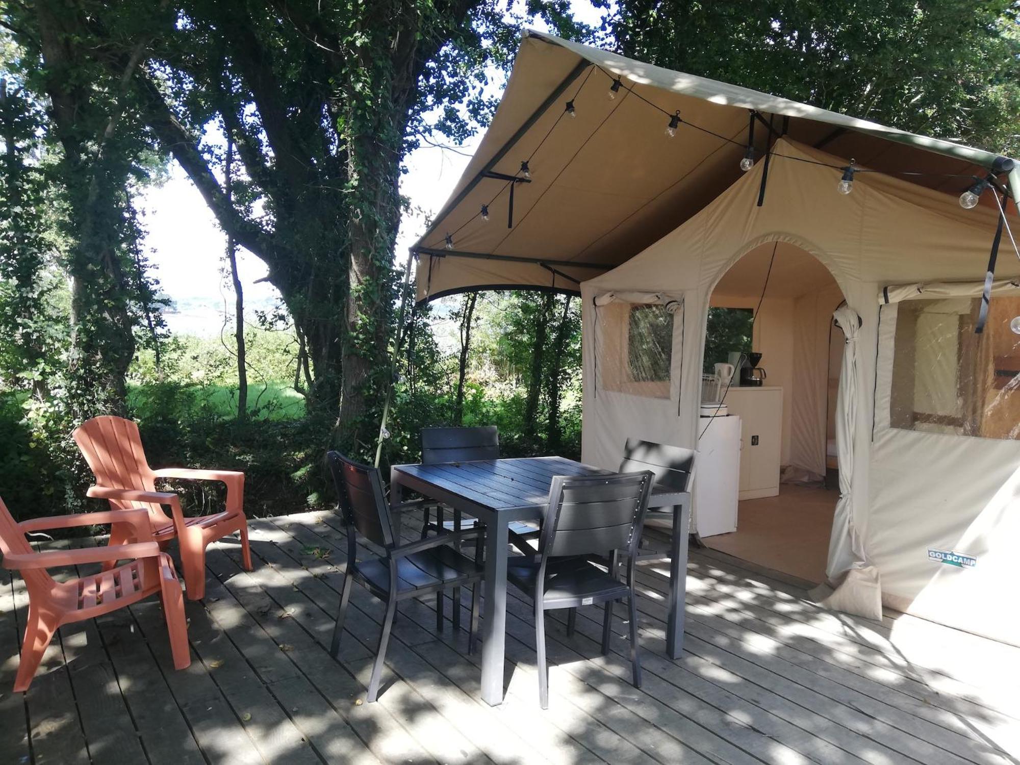 Hebergements Camping "Les Pieds Dans L'Eau" Крозон Экстерьер фото